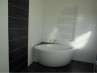 Badezimmer mit der freistehenden Badewanne Cartagena Piccolo