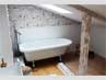 Badezimmer mit der freistehenden Badewanne Derry