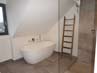 Badezimmer mit der freistehenden Badewanne Montecristo