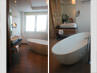 Badezimmer mit der freistehenden Badewanne Piemont