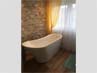 Badezimmer mit der freistehenden Badewanne Saragossa