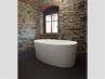 Badezimmer mit der freistehenden Badewanne Varese