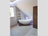 Badezimmer mit der freistehenden Badewanne Vicenza