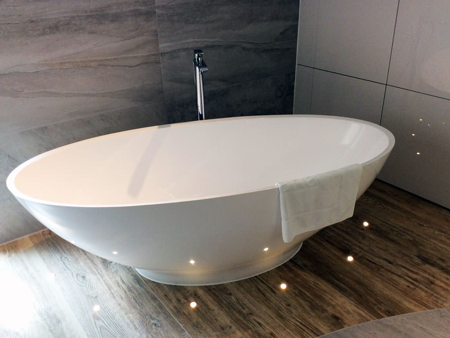 Badezimmer Idee mit der freistehenden Badewanne Barletta