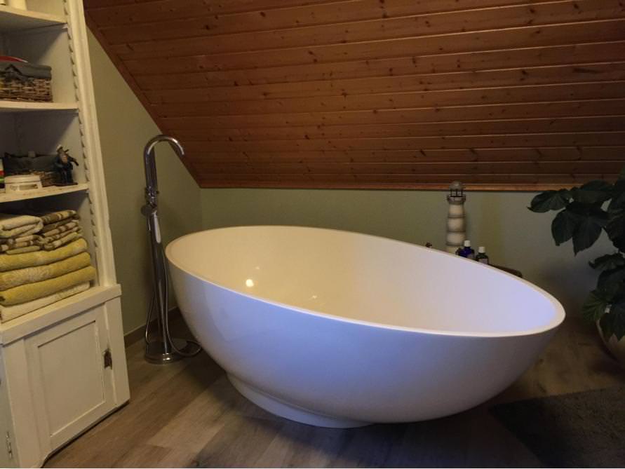 Badezimmer Idee mit der freistehenden Badewanne Campione