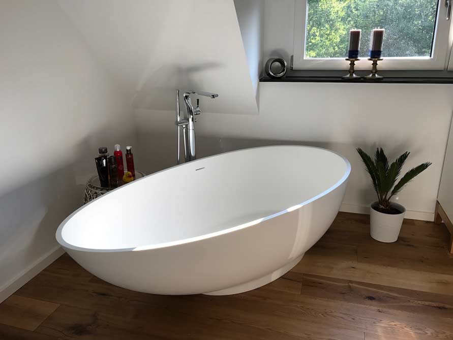 Badezimmer-Idee mit der freistehenden Badewanne Campione