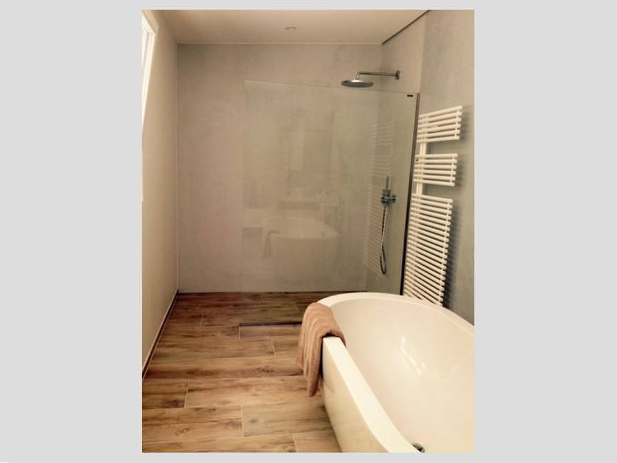 Badezimmer Idee mit der freistehenden Badewanne Gandia Grande