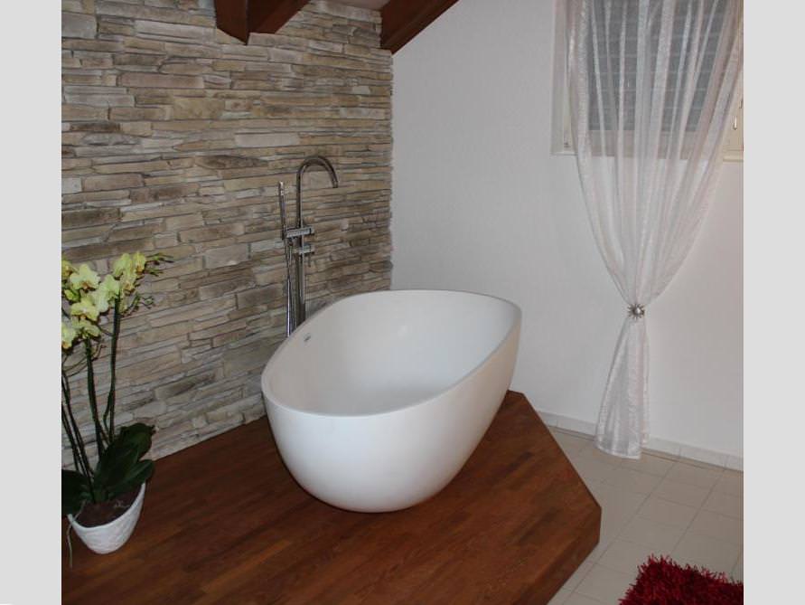 Badezimmer Idee mit der freistehenden Badewanne Luino