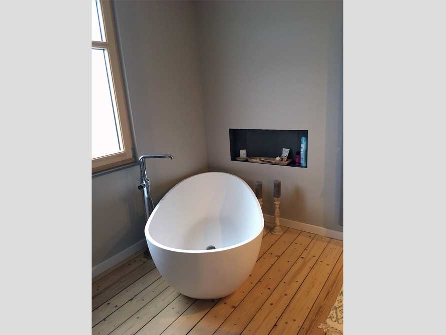 Badezimmer Idee mit der freistehenden Badewanne Luino
